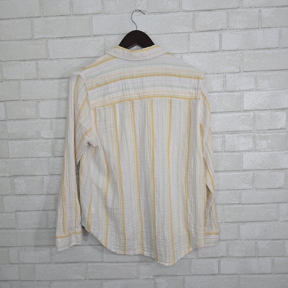 Universal Thread button down top - Picture 10 of 13